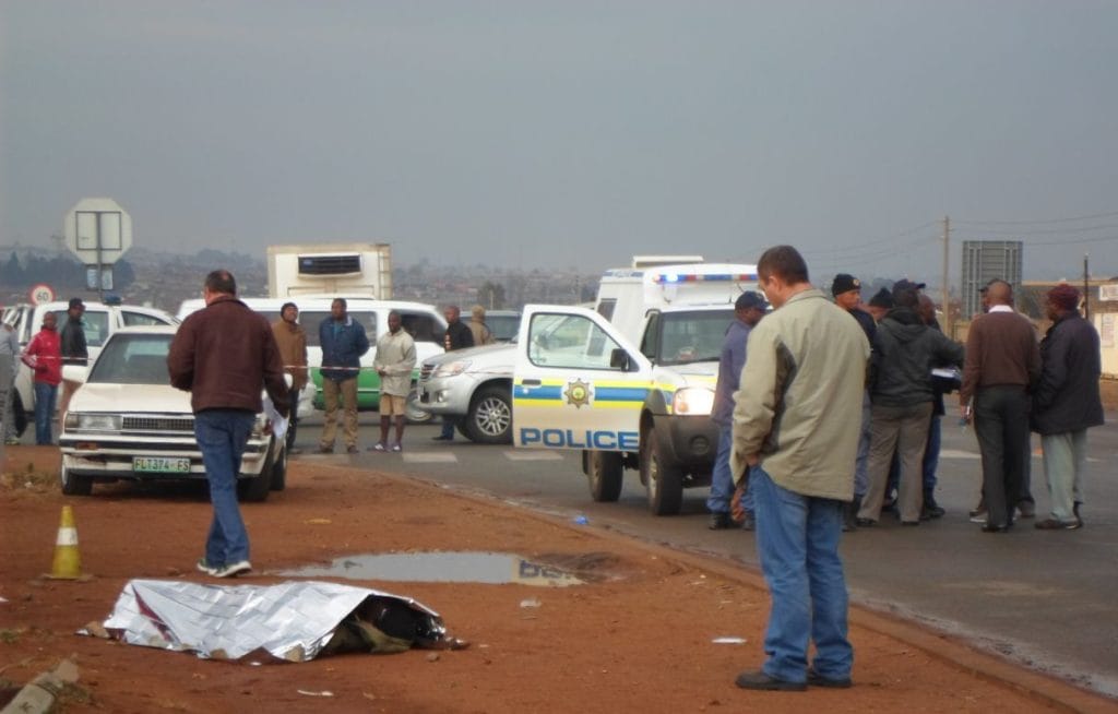 GOLDEN HIGHWAY SHOOTOUT CLAIMS LIFE 1 One dead, six injured as taxi violence erupts on Golden Highway.