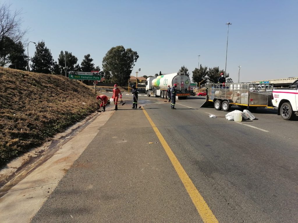 Petrol tanker caught in the crossfire 1 A petrol tanker was caught in the crossfire following a shootout on the N12 east Snake road off ramp, Benoni on Monday.