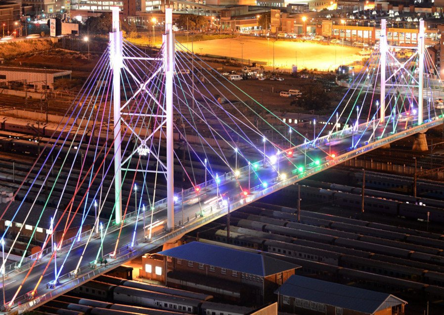 Mandela Bridge temporary closed, motorist warned 1 Motorists are advised to be aware of the planned temporary closure of the Nelson Mandela Bridge in Braamfontein for maintenance purposes by the Johannesburg Roads Agency (JRA).