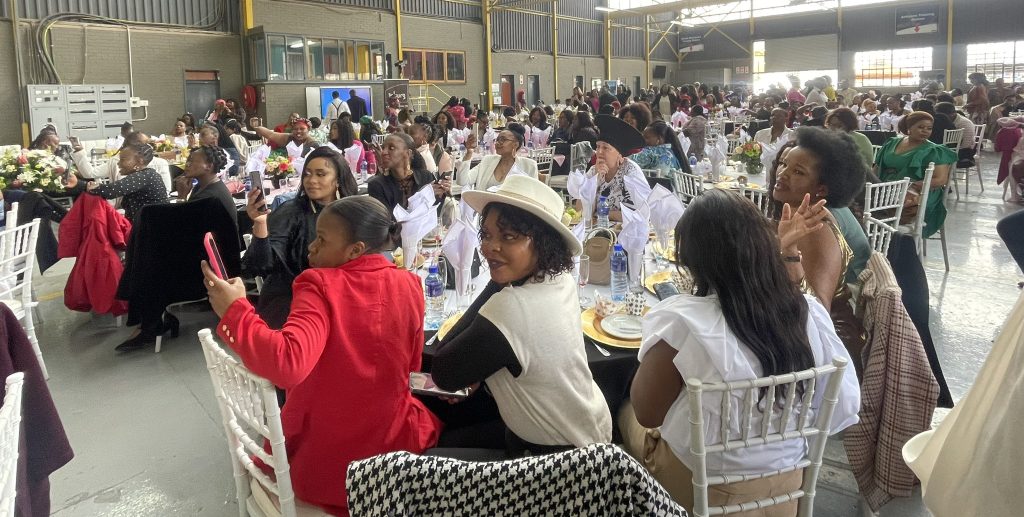 The Democratic Alliance (DA) has condemned what it termed vulgar display of excess by the Patriotic Alliance (PA) at a party hosted by the Johannesburg Roads Agency (JRA). 