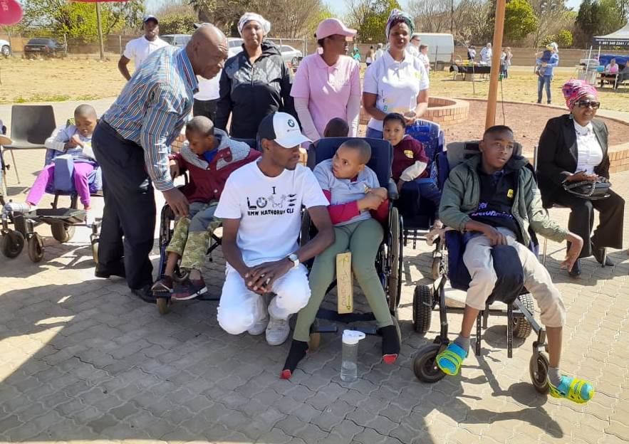 THE BMW Kathorus Club has done it again. This time they have dug in their pockets to plough back to the community in the name of charity. 