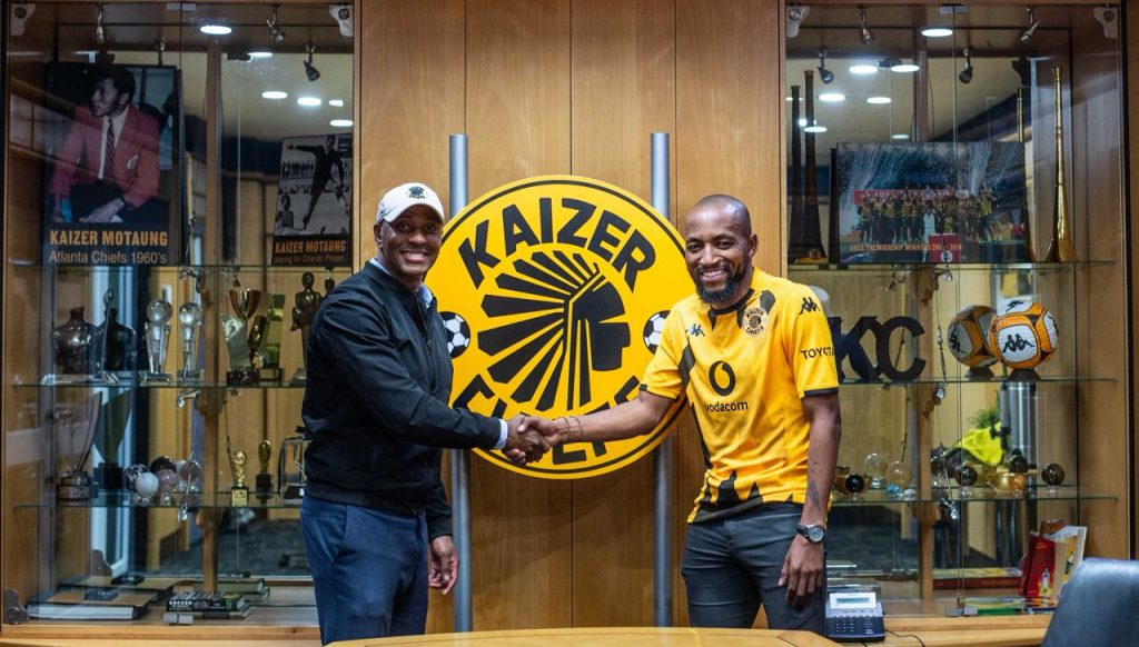 Kaizer Chiefs unveils Mthethwa signing 1 Kaizer Chiefs have completed the signing of Sibongiseni Mthethwa from Stellenbosch FC with only two days before the current transfer window deadline.