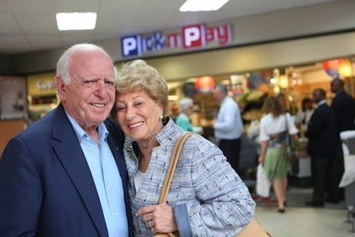 Retail icon Raymond Ackerman dies at 92 1 Retail giant Pick and Pay has confirmed its founder Raymond Ackerman has passed away aged 92.Â