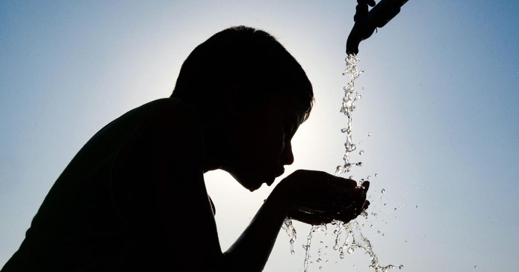 'Stay away from the sun, keep hydrated': Residents encouraged 1 'Stay away from the sun, keep hydrated': residents encouraged