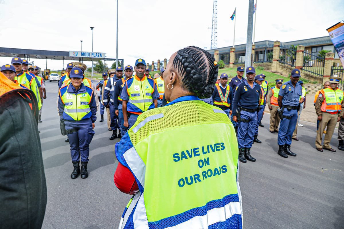 Transport minister to release provisional festive season road statistics F_eYJB0W4AA2fYW