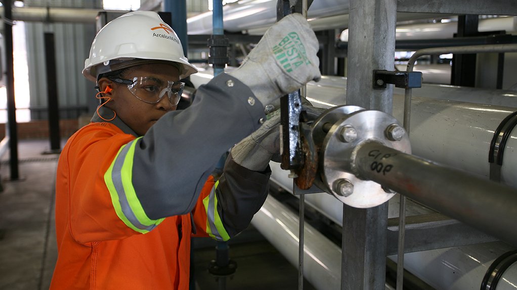 0001059343_resized_arcelormittalamsaapprenticeshipjun20081022