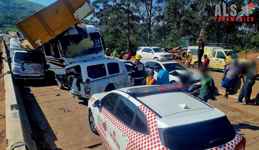 Multiple truck, car crash leaves 8 people injured 1 8 people injured in a multiple truck, car crash