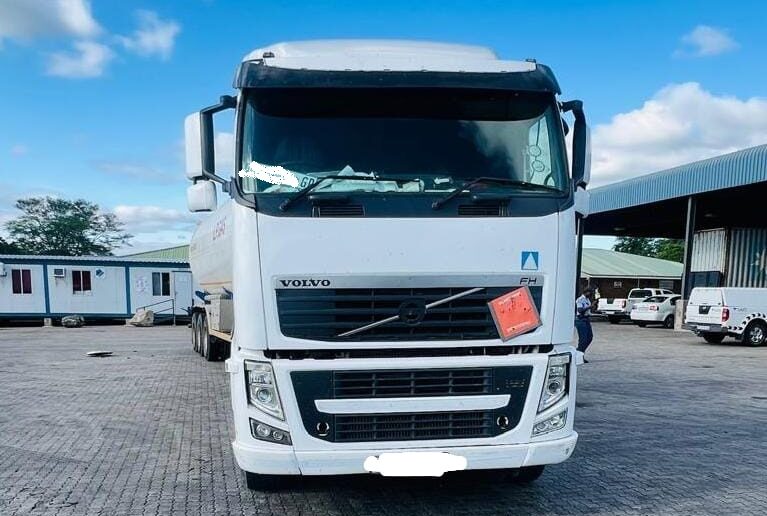 Foreign national arrested for smuggling illicit cigarettes worth over R14-million 1 Foreign national arrested for smuggling illicit cigarettes worth over R14-million