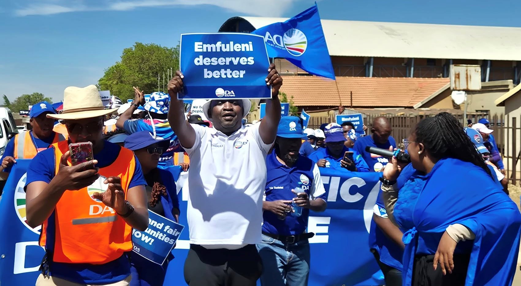DA takes a stance against cadre deployment, nepotism at Levai Mbatha Clinic 549189106_1120062433562166_2968687543677155568_n
