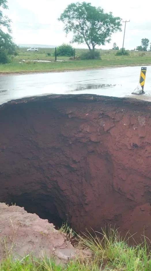 Sinkhole Crisis Shuts Down Major Gauteng Route R500 595685914_1316363237198779_1700509044875114427_n