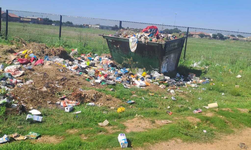 Metsimaholo Local Municipality has issued an apology to residents following the disruption in waste collection services in affected areas on Monday.